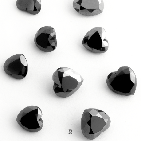4.70 mm Heart Shape Black Natural Melee Diamonds – AAA Quality