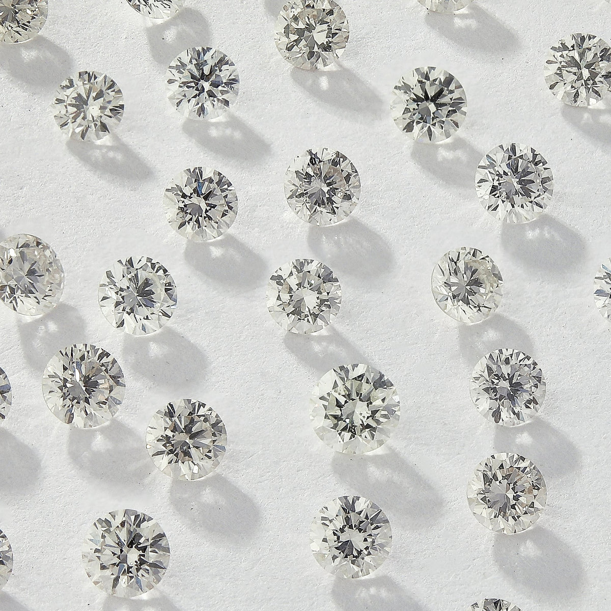 0.90 mm Round Natural White Melee Diamonds, HIJ Color, VVS-VS1 Clarity, Pack of 100
